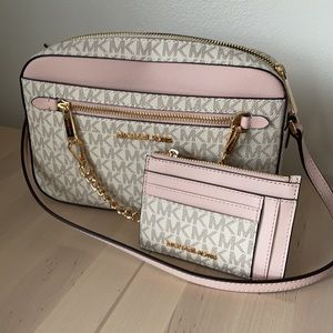 Micheal Kors Logo Crossbody